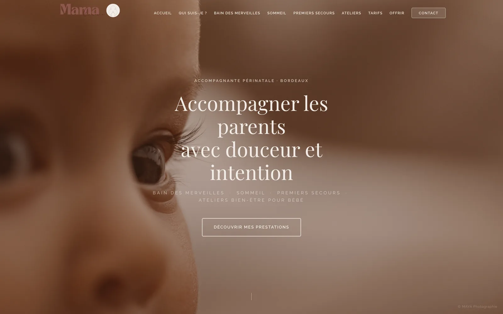 Page d’accueil de mamalouve-bordeaux.fr sur ordinateur : le regard d’un bébé en gros plan, sous le titre « Accompagner les parents avec douceur et intention »